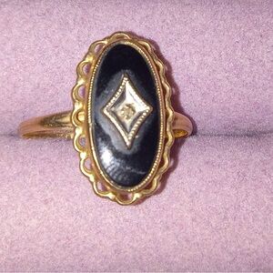 Elegant Black Onix and Gold Ring